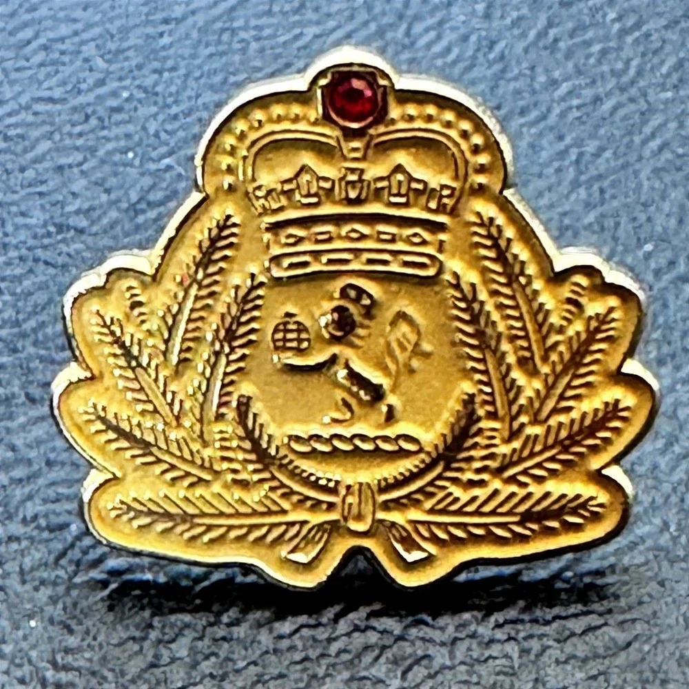 Vintage Gold Tone Maritime Crest Lapel Pin‎ Crown Anchor Nautical